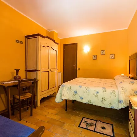 In Hilly Area In Gubbio With Pool