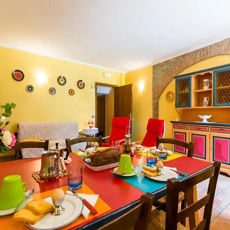 In Hilly Area In Gubbio With Pool Сasa de vacaciones