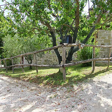 Дом отдыха In Hilly Area In Gubbio With Pool